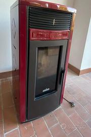 Stufa a pellet Ravelli modello Holly RC120