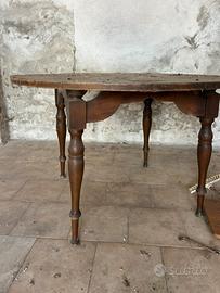 Tavoli rotondo e rettangolare