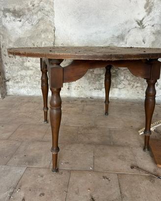 Tavoli rotondo e rettangolare