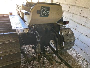 trattore agricolo cingolato