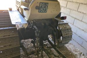 trattore agricolo cingolato