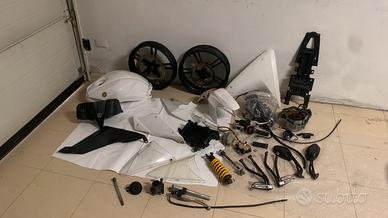 Ricambi / Pezzi / Carene per YAMAHA Yzf R125 2008