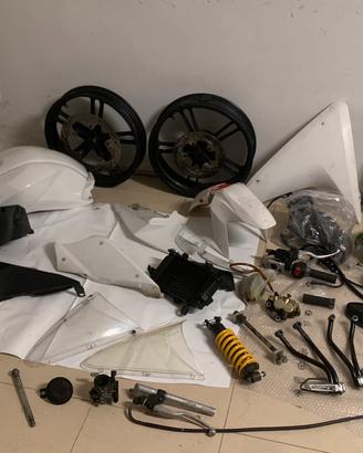 Ricambi / Pezzi / Carene per YAMAHA Yzf R125 2008