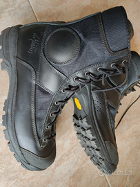 Anfibi hot sale militari vibram