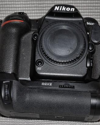 Nikon D 500 83380 scatti con battery grip Meke