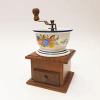 Macinino da caffè in legno con ciotola in ceramica