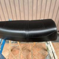 sella nera per vespa px con blocchetto chiave