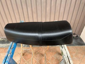 sella nera per vespa px con blocchetto chiave