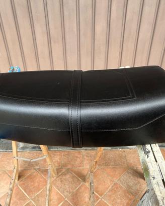 sella nera per vespa px con blocchetto chiave