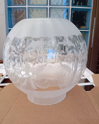 Paralume a sfera in vetro inciso stile Vittoriano 
