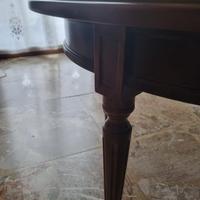 Tavolino in legno rotondo