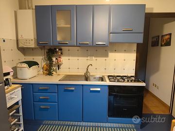 Gratis cucina cameretta e divano letto