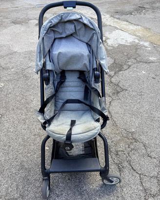 Passeggino leggero e compatto