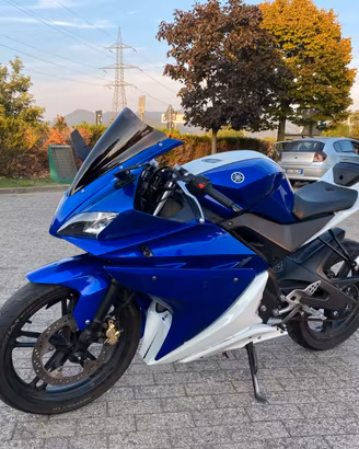 YAMAHA YZF-R125