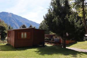 Casetta di legno in campeggio