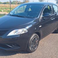 Lancia Ypsilon 1.2 69cv gold 5 porte