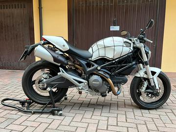 Ducati monster 696