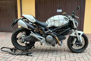 Ducati monster 696