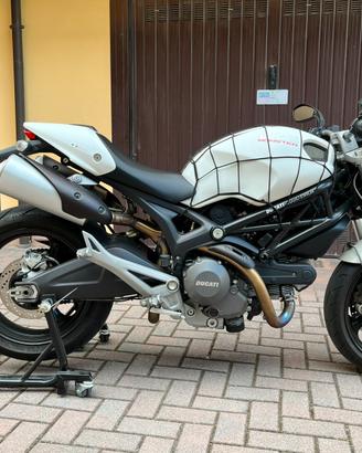 Ducati monster 696