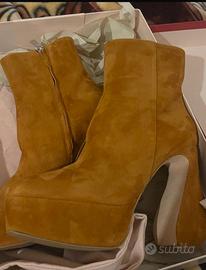 Stivali  di pelle si rossi