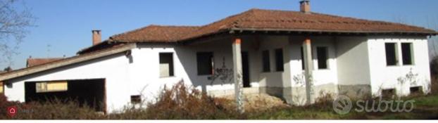 Villa in costruzione e terreno