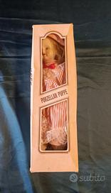 Bambola in porcellana con scatola Porzellan Puppe 