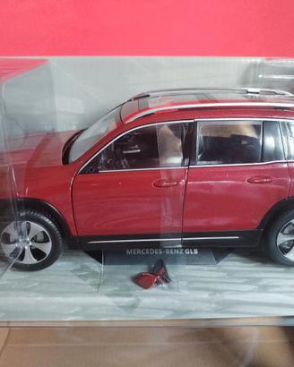 MERCEDES BENZ GLB SOLIDO 1:18 