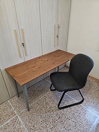 Scrivania in legno + sedia