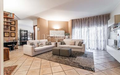 OLGIATE OLONA - TRILOCALE CON DOPPI SERVIZI E TERR