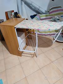 Mobile stiro a scomparsa dotato di ruote