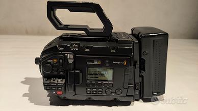 Blackmagic URSA Mini Pro 4.6K G1 EF + accessori