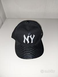 Berretto con scritta New York