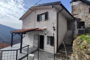 CASA SEMINDIPENDENTE A VALBREVENNA