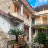 Indipendente bifamiliare con spazio esterno