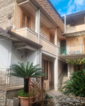 Indipendente bifamiliare con spazio esterno