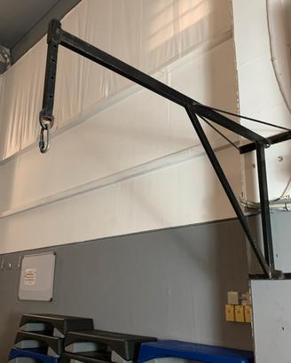 Supporto sacco boxe a muro in ferro 150 cm