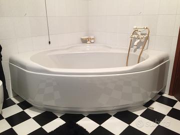 Vasca da bagno ad angolo