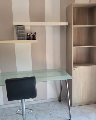 Scrivania Ikea con sedia 