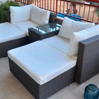 Set modulare divano 2 pouf e tavolino polyrattan