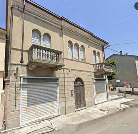 Immobile in asta di 347 m² con 1 locale e box auto