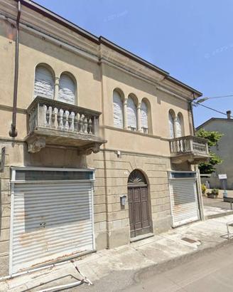 Immobile in asta di 347 m² con 1 locale e box auto