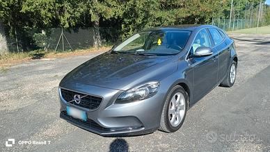 VOLVO V40 D2 1.6 MOMENTUM 