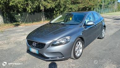 VOLVO V40 D2 1.6 MOMENTUM 
