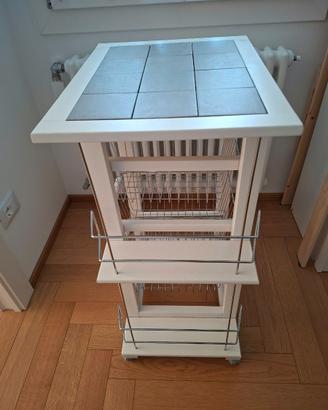 Carrello salvaspazio con porta bottiglie bianco