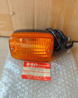 FRECCIA INDICATORE POSTERIORE ORIGINALE SUZUKI NUO