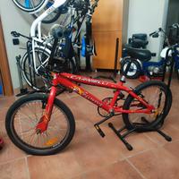 Bicicletta tipo BMX