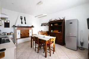 3 LOCALI A STRONCONE