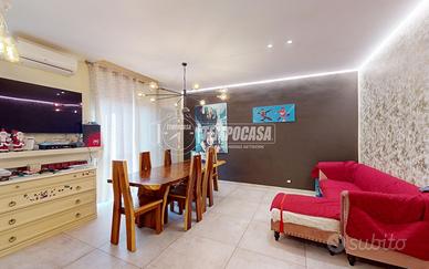 4 LOCALI! AMPIA METRATURA! RISTRUTTURATO!