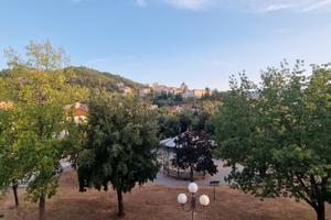 Appartamento con affaccio su villa comunale