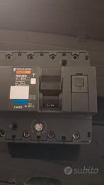 Interruttore magnetotermico Merlin Gerin NG125N